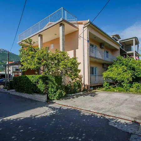 Martinovic Apartment *